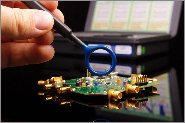(Inżynierowie kompatybilności elektromagnetycznej (EMC) wykonują rozwiązywanie problemów i pomiary EMC)